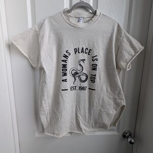 Graphic Short Sleeve Tee in Cream with Snake Print